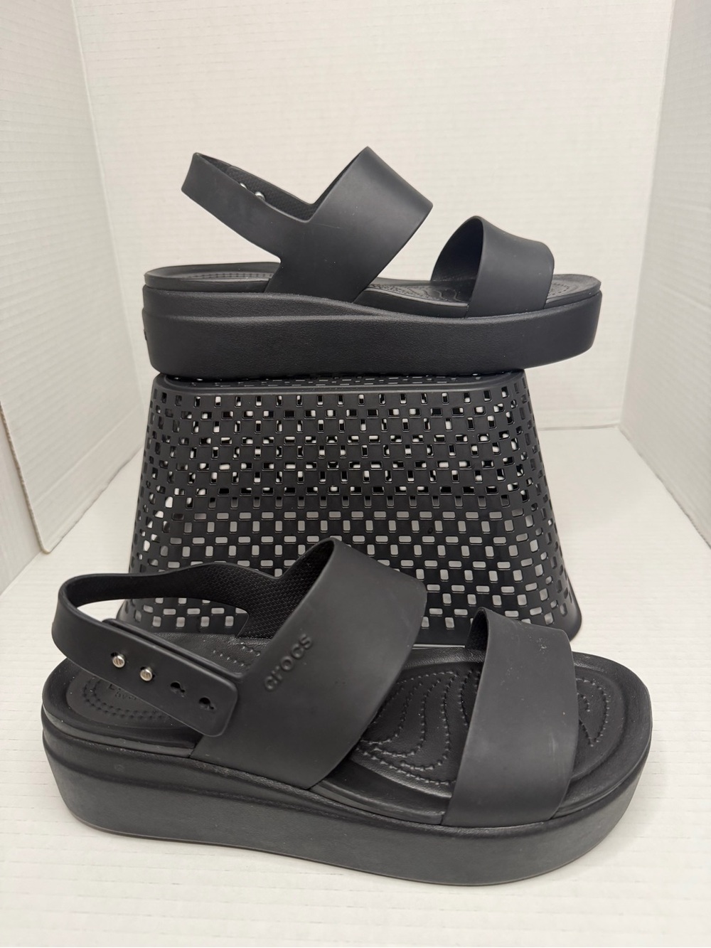 Crocs Women's Black Low Wedge Platform Brooklyn Sandals Sz 9 Comfort LiteRide